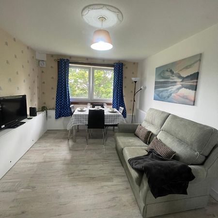 3 Bed Serviced Accommodation With Free Parking & Tram Stop, 10 Minutes From Airport And Center Edinburgh Exterior photo